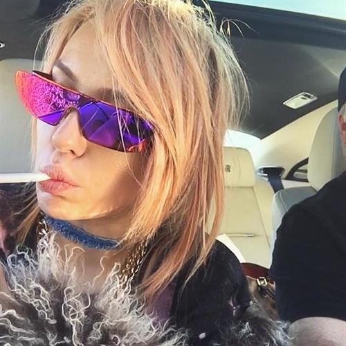 Imogen Anthony taking a selfie