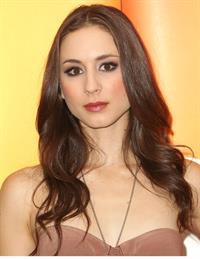 Troian Bellisario