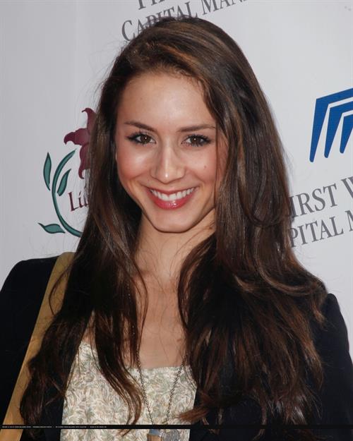 Troian Bellisario