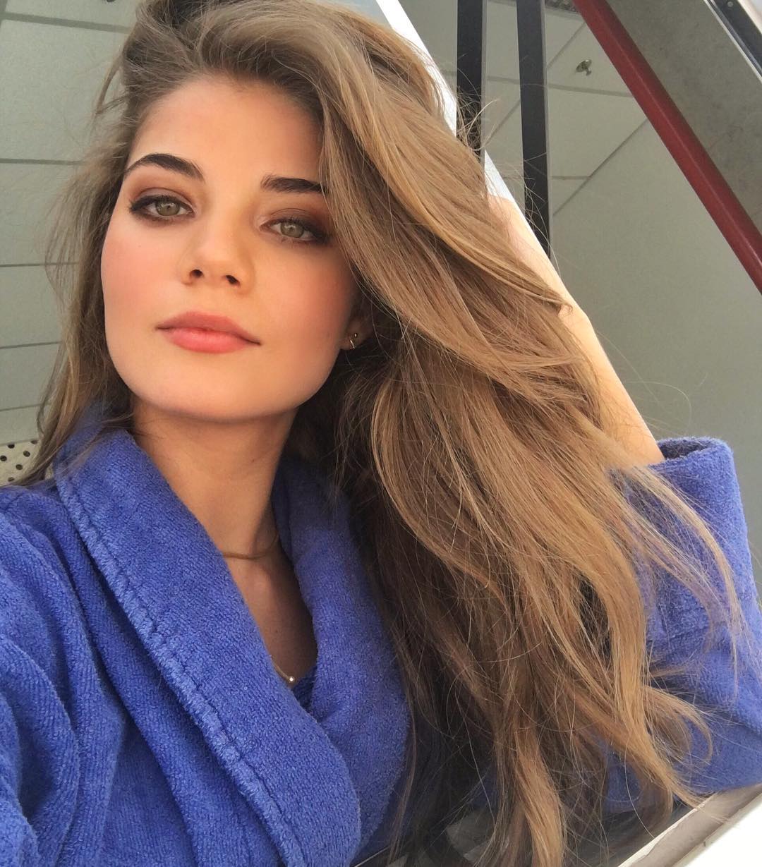 Gabriela Salles taking a selfie