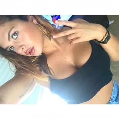 Keisha Grey taking a selfie