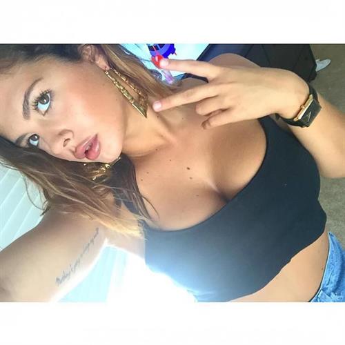 Keisha Grey taking a selfie