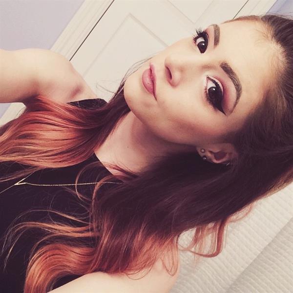 Chrissy Costanza taking a selfie