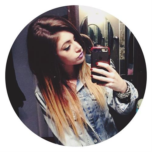 Chrissy Costanza taking a selfie