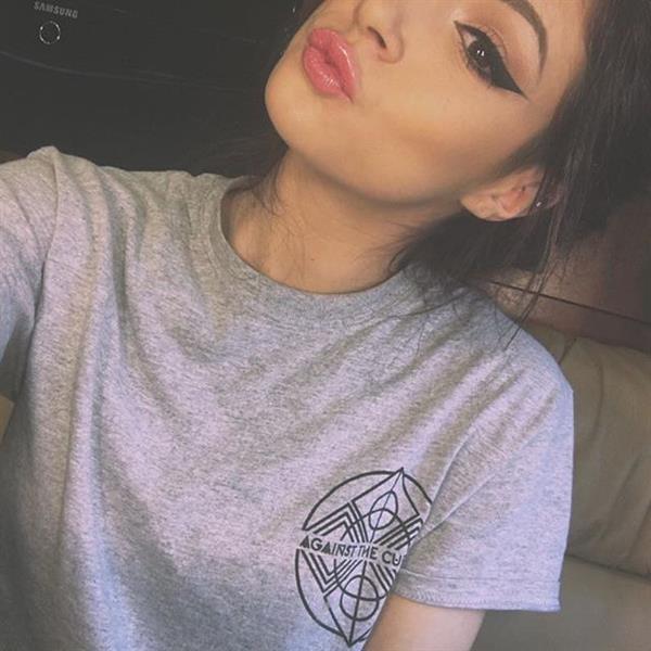 Chrissy Costanza taking a selfie