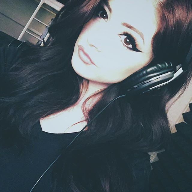 Chrissy Costanza taking a selfie
