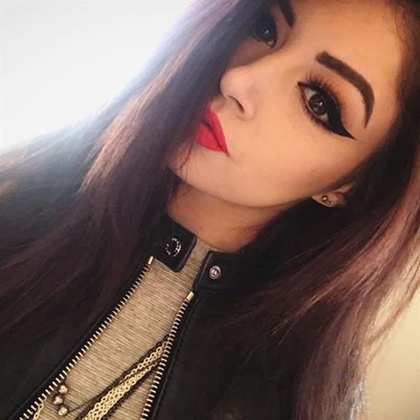 Chrissy Costanza taking a selfie