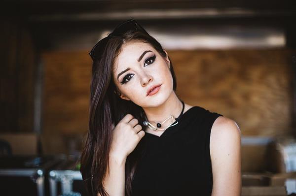 Chrissy Costanza