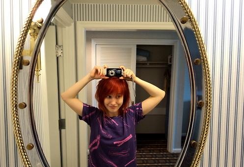 Hayley Williams taking a selfie