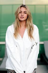 Iskra Lawrence:  Atisha Paulson for C Heads