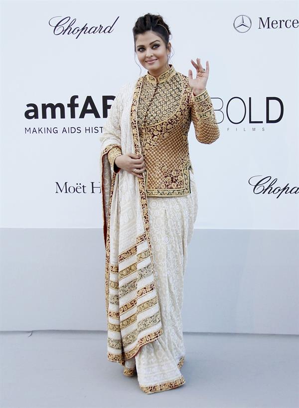 Aishwarya Rai amfar Cinema Against AIDS Benefit at Cannes film festival on May 24, 2012 