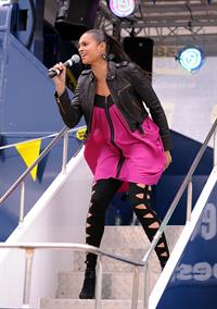 Alesha Dixon - Best Buy Nottingham - May 28, 2011