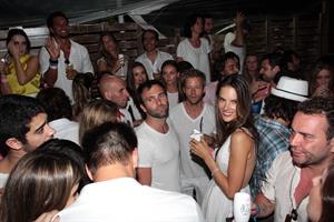Alessandra Ambrosio - Cafe La Mosique, Brasil 1/1/13  