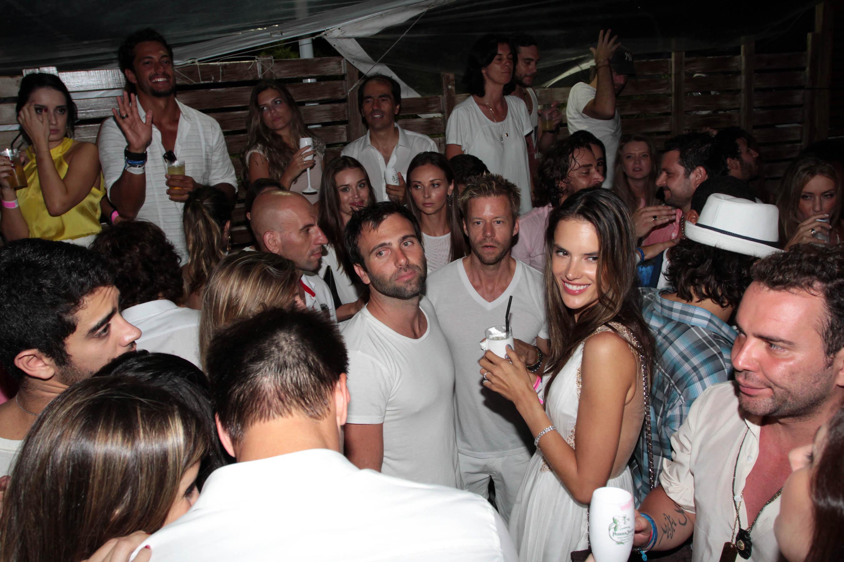 Alessandra Ambrosio - Cafe La Mosique, Brasil 1/1/13  