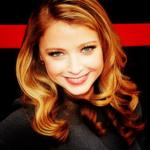 Elisabeth Harnois Pictures