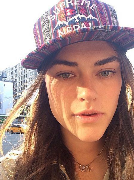 Myla Dalbesio taking a selfie