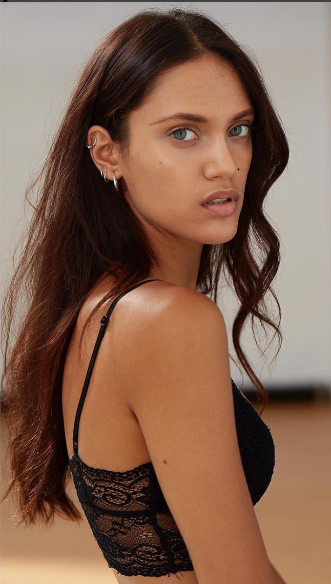 Dalianah Arekion in lingerie