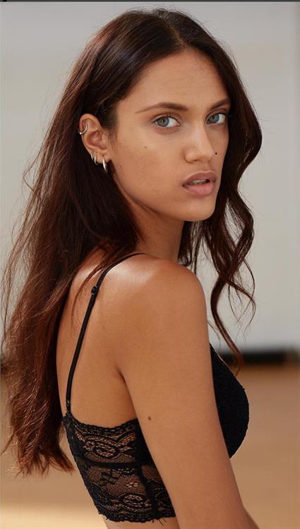 Dalianah Arekion in lingerie