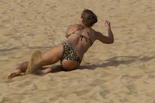 Alex Morgan bikini candids in Hawaii 12/19/12 