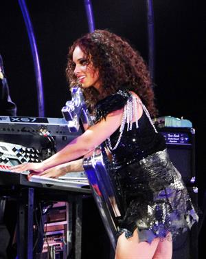 Alicia Keys performs live on stage at the Allstate Arena in Rosemont on March 3, 2010 