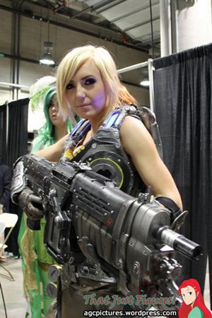 Jessica Nigri as Anya Stroud 