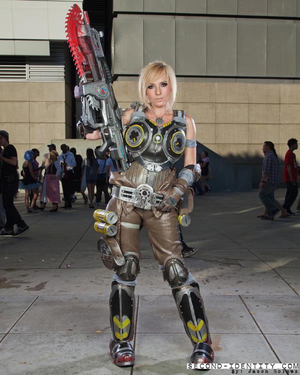 Jessica Nigri as Anya Stroud 