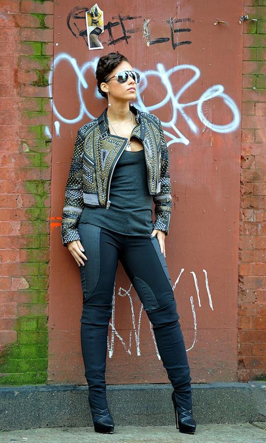 Alicia Keys filming her new music video in New York on October 30, 2009