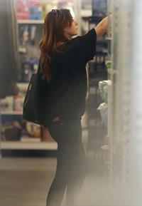Alyson Hannigan Goes shopping in Santa Monica (November 7, 2013) 