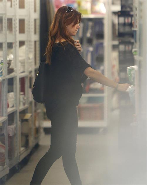 Alyson Hannigan Goes shopping in Santa Monica (November 7, 2013) 