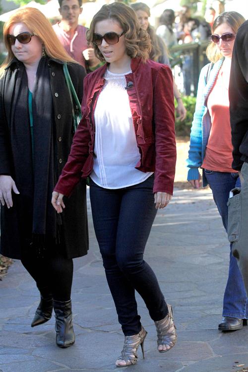 Alyssa Milano Extra at the Grove in Los Angeles November 30, 2010
