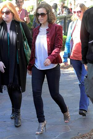 Alyssa Milano Extra at the Grove in Los Angeles November 30, 2010