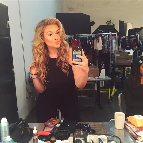 Hunter McGrady taking a selfie