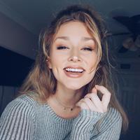 Hunter McGrady taking a selfie