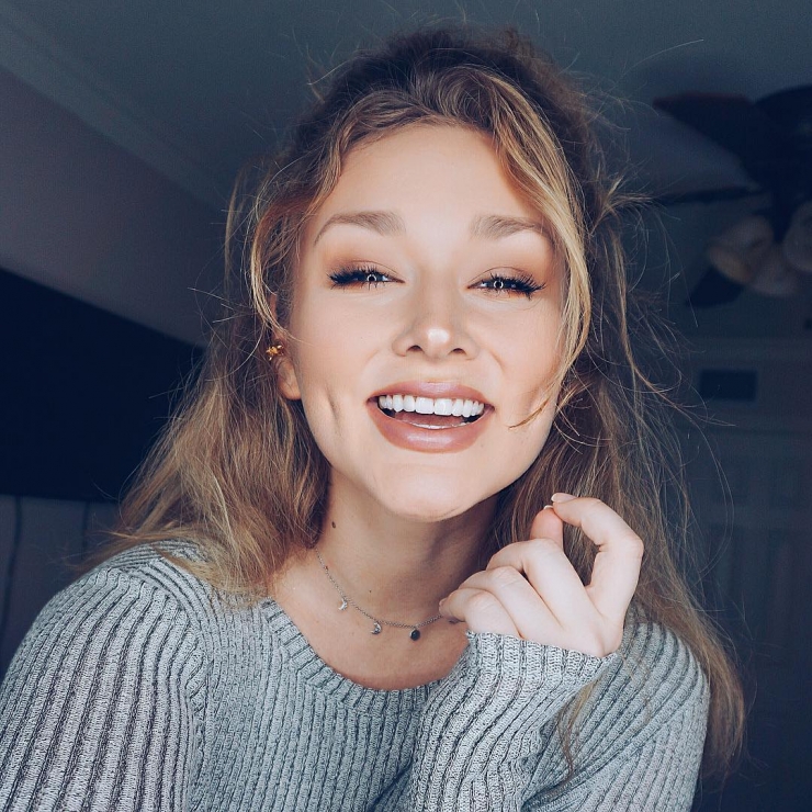 Hunter McGrady taking a selfie