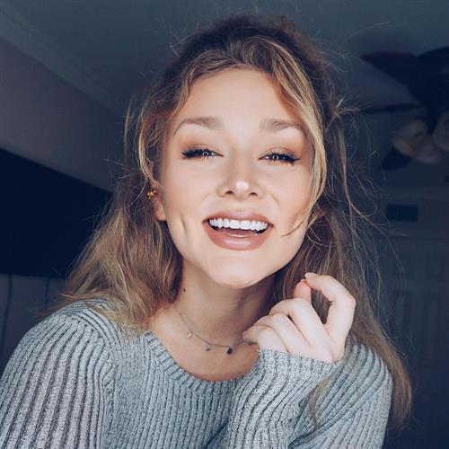 Hunter McGrady taking a selfie