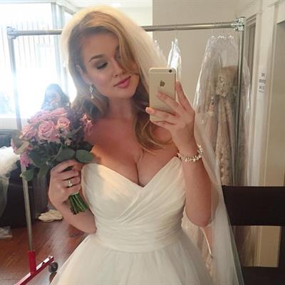 Hunter McGrady taking a selfie