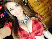 Shannia Nicole taking a selfie