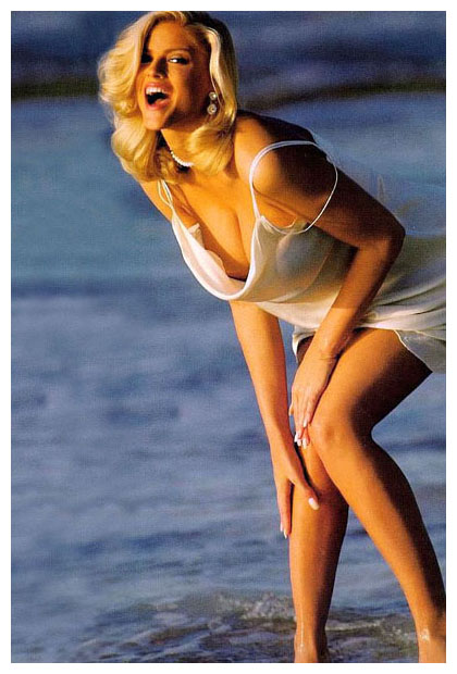 Anna Nicole Smith in a bikini