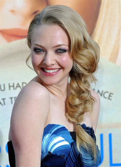 Amanda Seyfried Pictures Amanda Seyfried at the Hollywood premiere of Letters to Juliet on May 11, 2010