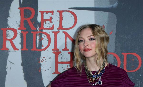 Amanda Seyfried Los Angeles premiere of Red Riding Hood at Graumans Chinese Theatre on March 7, 2011