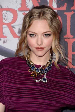Amanda Seyfried Los Angeles premiere of Red Riding Hood at Graumans Chinese Theatre on March 7, 2011