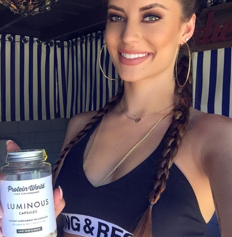 Hannah Stocking taking a selfie