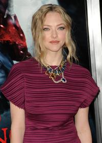 Amanda Seyfried Los Angeles premiere of Red Riding Hood at Graumans Chinese Theatre on March 7, 2011