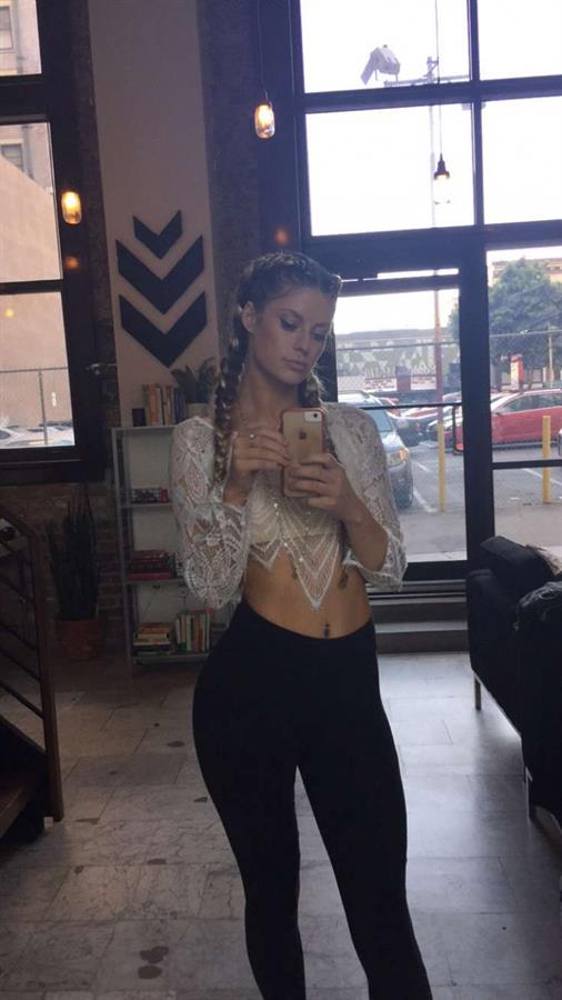 Hannah Stocking taking a selfie