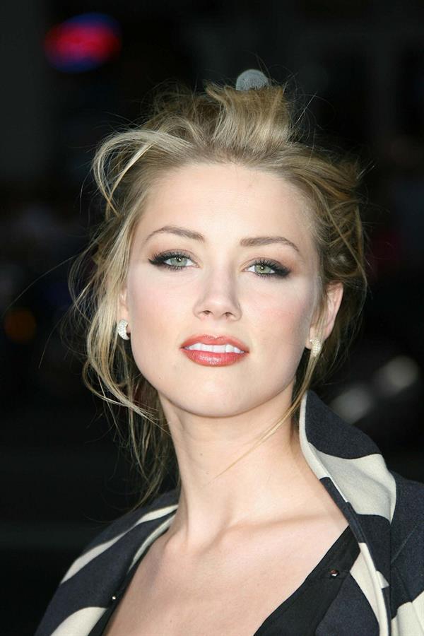 Amber Heard attending the Forgetting Sarah Marshall premiere in Hollywood 