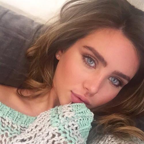 Ryan Newman taking a selfie