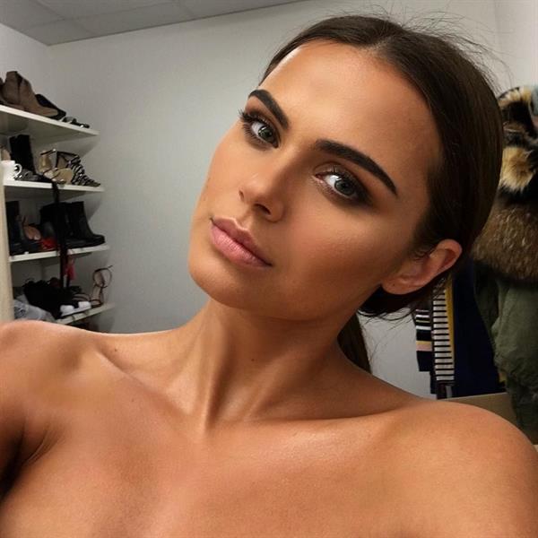 Xenia Deli taking a selfie