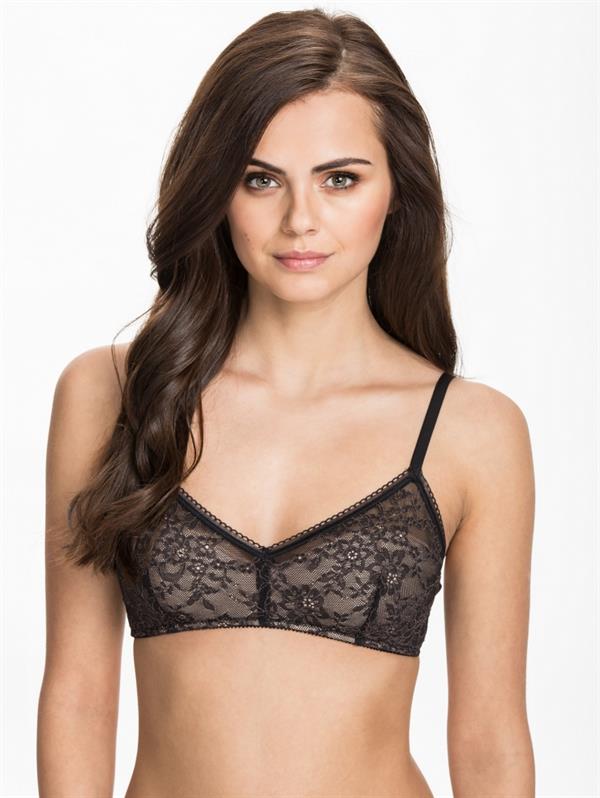 Xenia Deli in lingerie