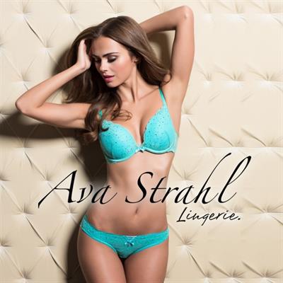 Xenia Deli in lingerie