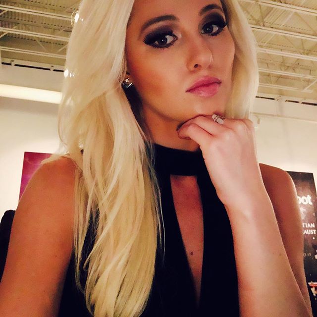 Tomi Lahren taking a selfie